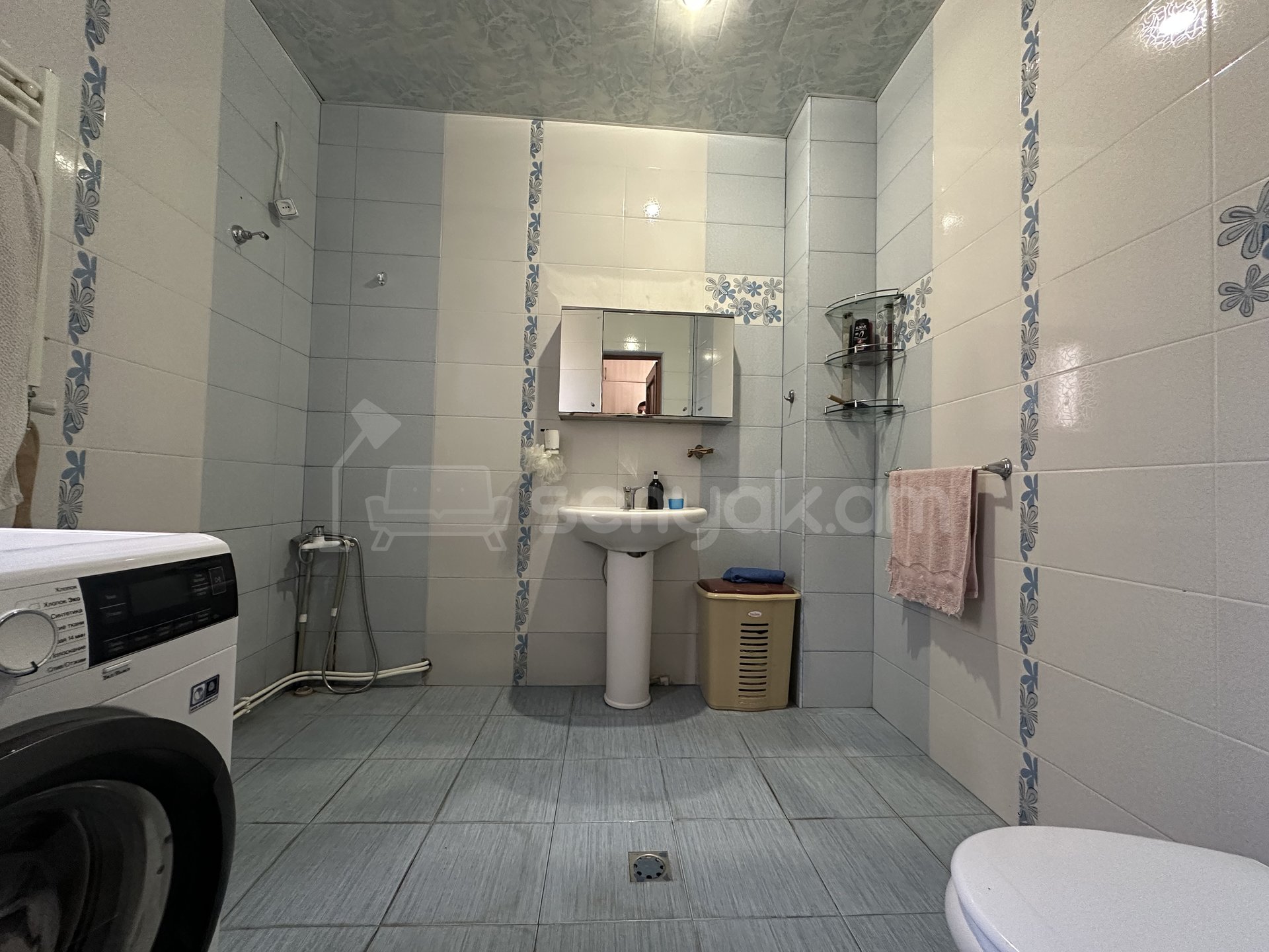 4 Սենյականոց Բնակարան Քարե Շենքում, 113քմ, 1/4 հարկ, Կապիտալ Վերանորոգված