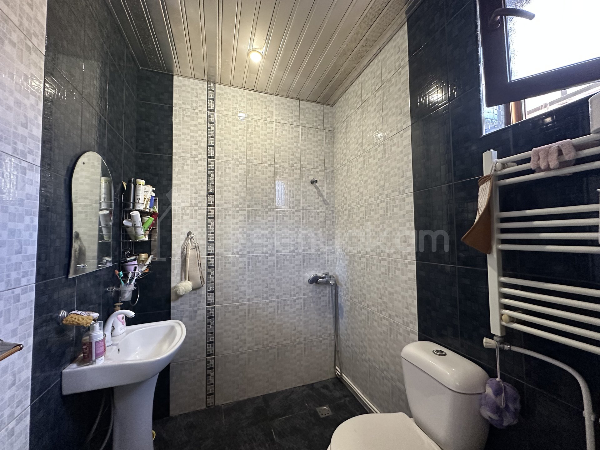 4 Սենյականոց Բնակարան Քարե Շենքում, 113քմ, 1/4 հարկ, Կապիտալ Վերանորոգված