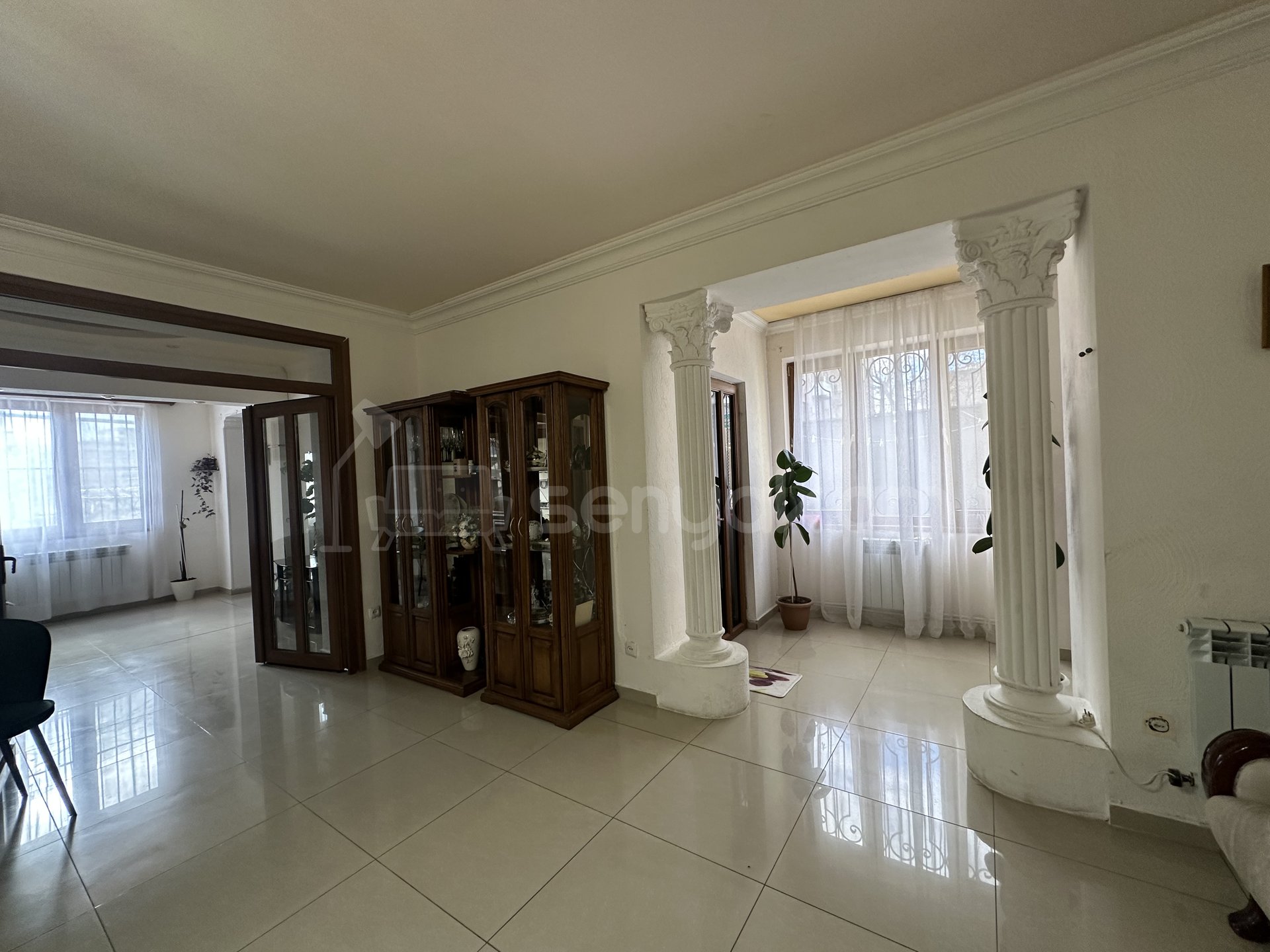 4 Սենյականոց Բնակարան Քարե Շենքում, 113քմ, 1/4 հարկ, Կապիտալ Վերանորոգված