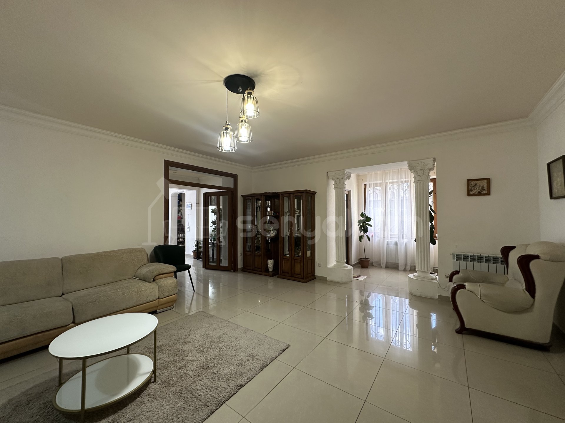 4 Սենյականոց Բնակարան Քարե Շենքում, 113քմ, 1/4 հարկ, Կապիտալ Վերանորոգված