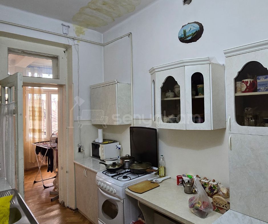 3 Սենյականոց Բնակարան Քարե Շենքում, 107քմ, 5/5 հարկ, Կոսմետիկ Վերանորոգված