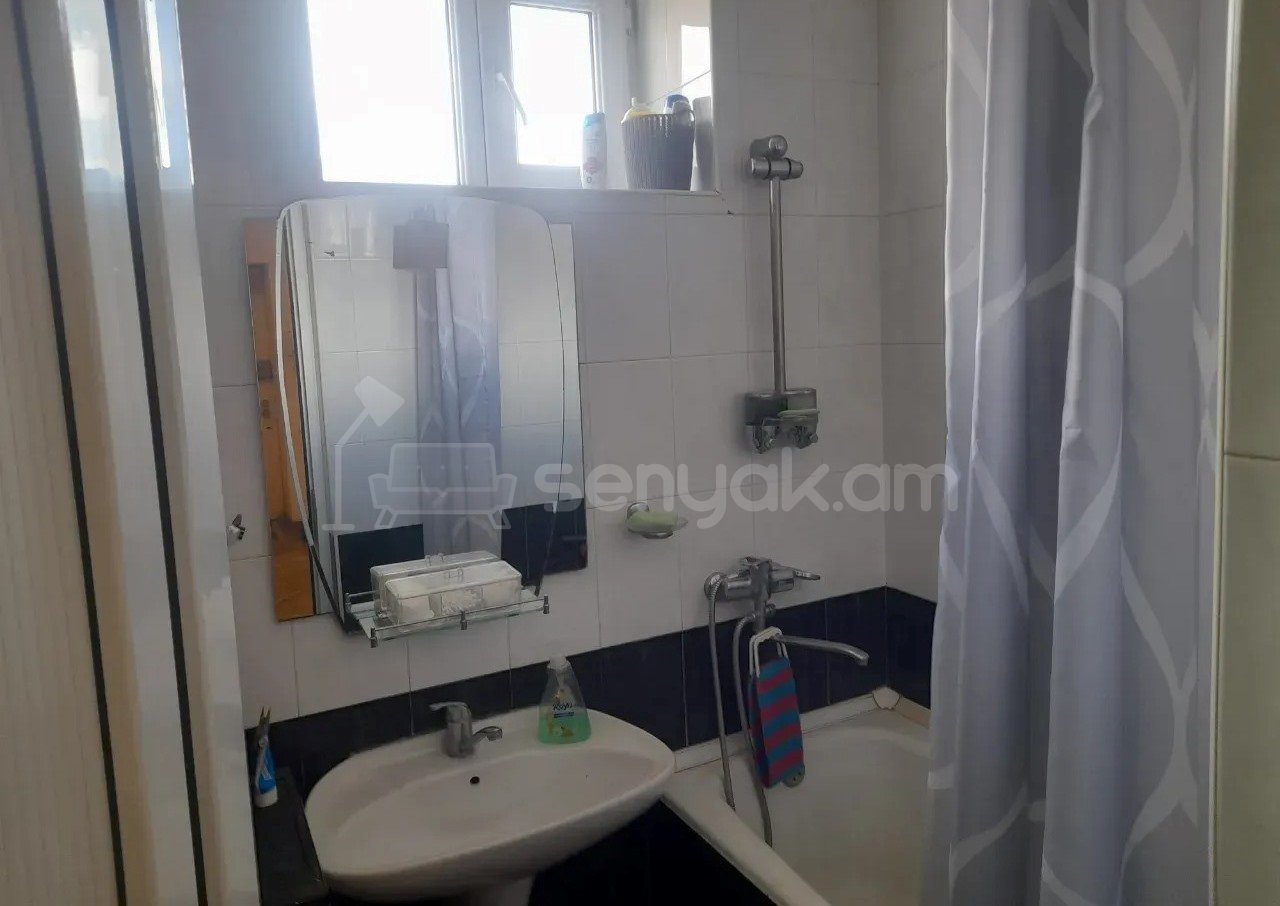 4 Սենյականոց Բնակարան Քարե Շենքում, 100քմ, 6/8 հարկ, Կոսմետիկ Վերանորոգված