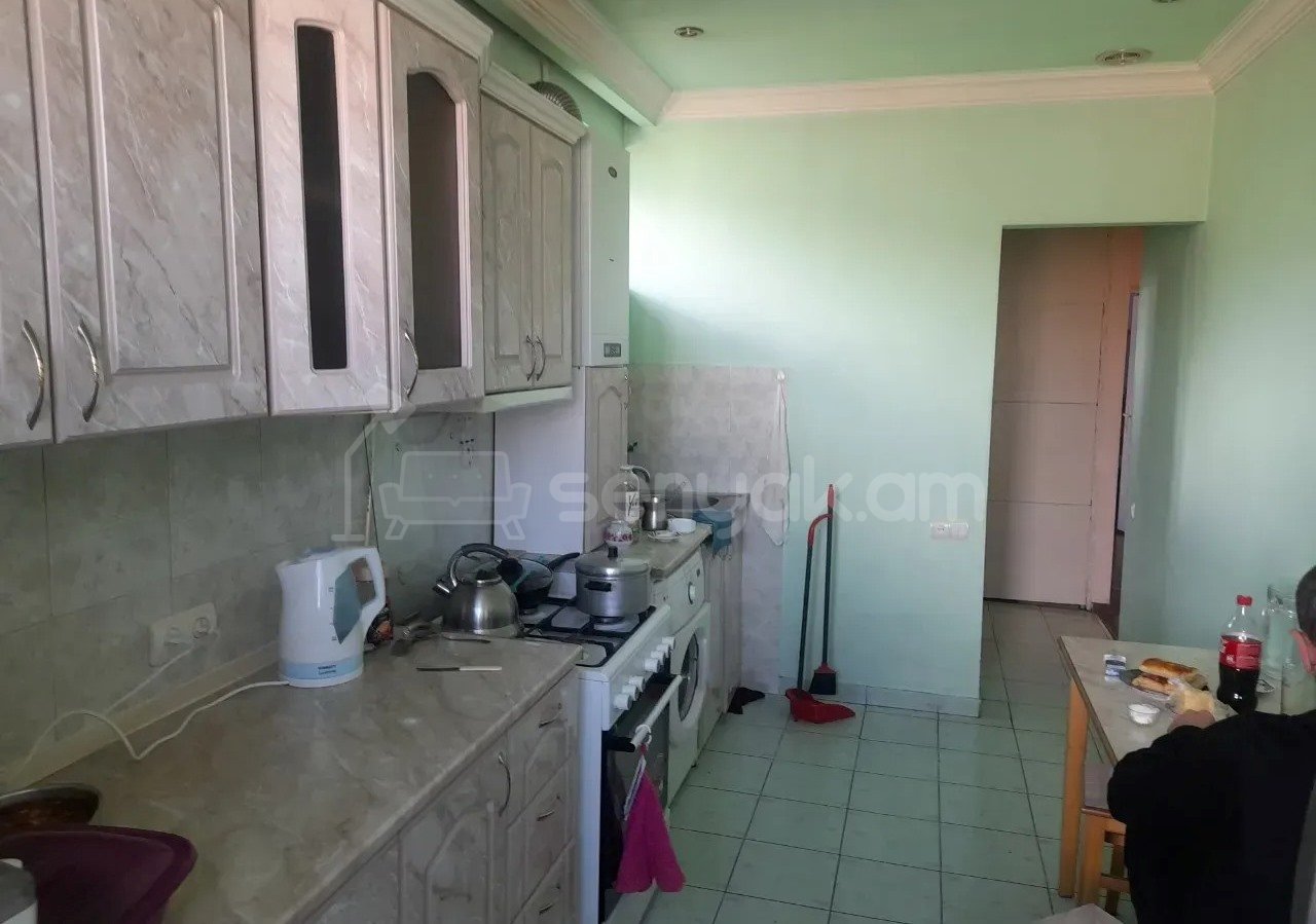 4 Սենյականոց Բնակարան Քարե Շենքում, 100քմ, 6/8 հարկ, Կոսմետիկ Վերանորոգված