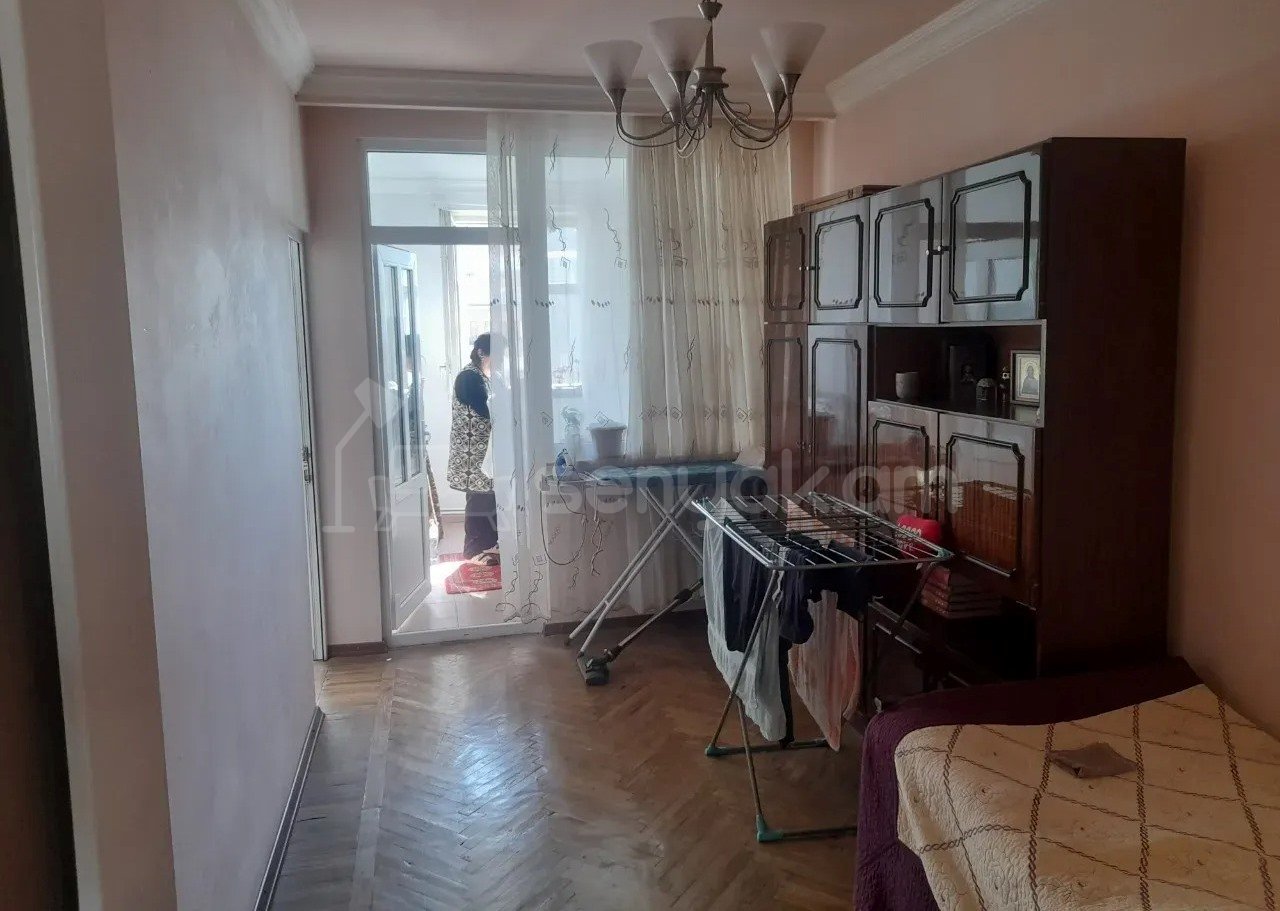 4 Սենյականոց Բնակարան Քարե Շենքում, 100քմ, 6/8 հարկ, Կոսմետիկ Վերանորոգված