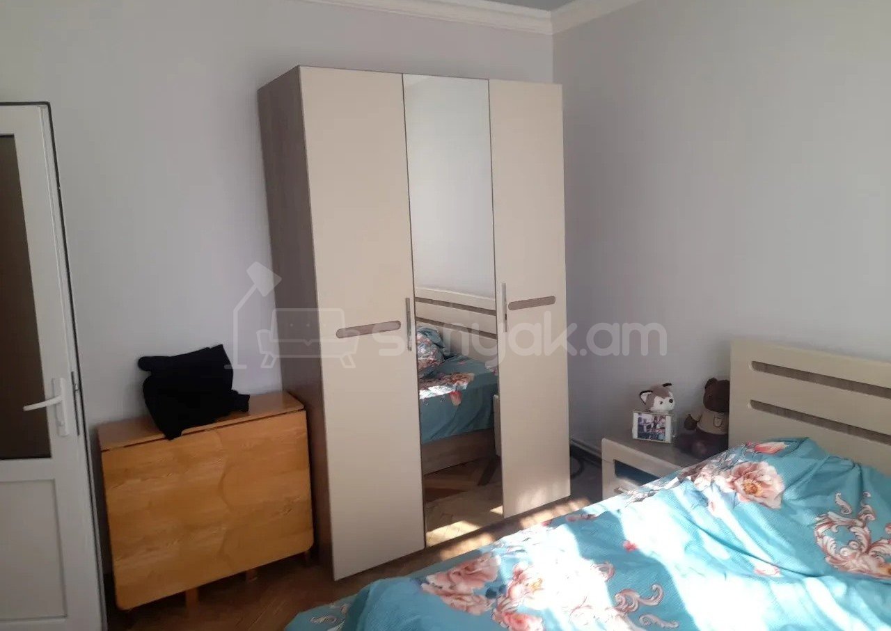 4 Սենյականոց Բնակարան Քարե Շենքում, 100քմ, 6/8 հարկ, Կոսմետիկ Վերանորոգված