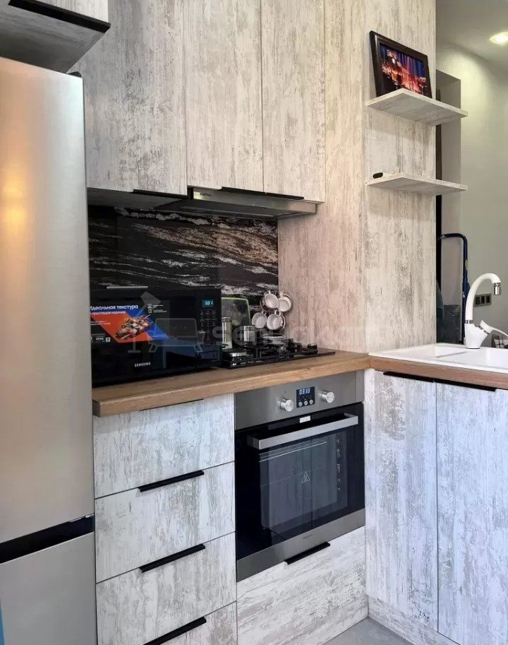 1 Սենյականոց Բնակարան Քարե Շենքում, 30քմ, 4/5 հարկ, Կապիտալ Վերանորոգված