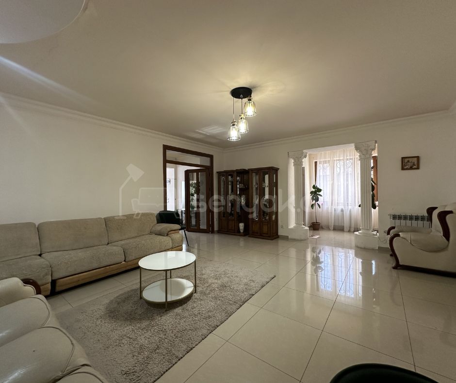 4 Սենյականոց Բնակարան Քարե Շենքում, 113քմ, 1/4 հարկ, Կապիտալ Վերանորոգված