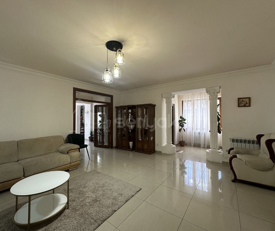 4 Սենյականոց Բնակարան Քարե Շենքում, 113քմ, 1/4 հարկ, Կապիտալ Վերանորոգված