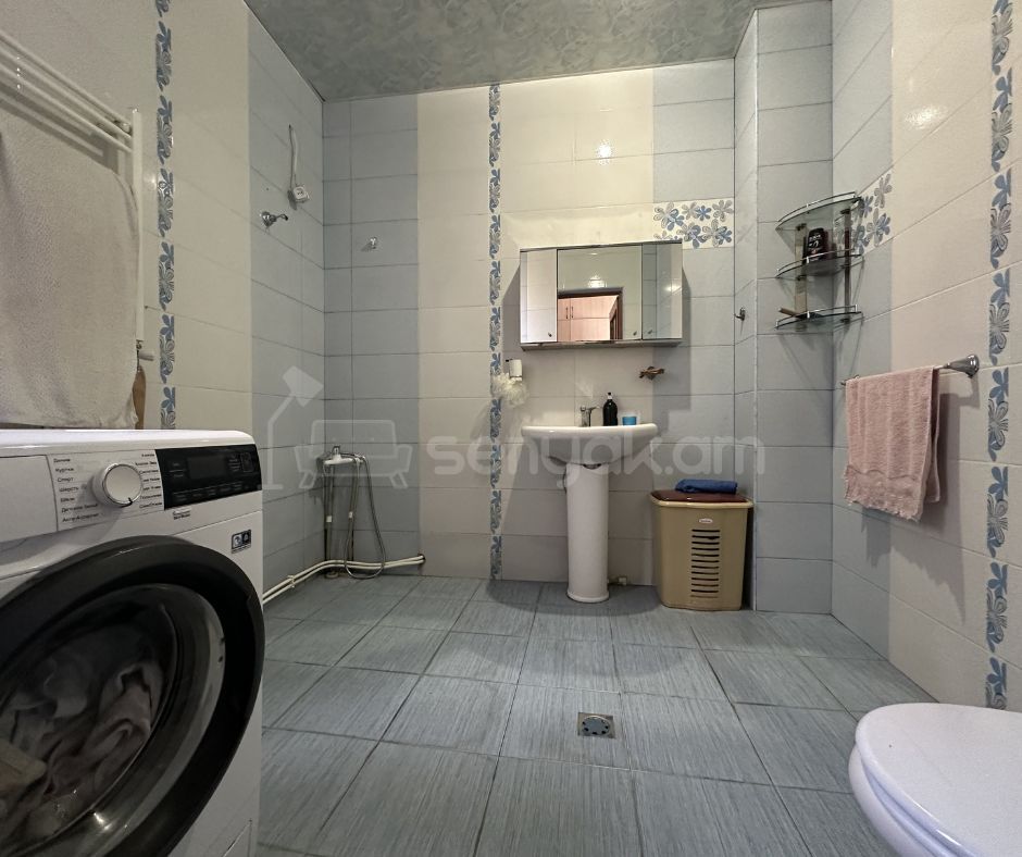 4 Սենյականոց Բնակարան Քարե Շենքում, 113քմ, 1/4 հարկ, Կապիտալ Վերանորոգված