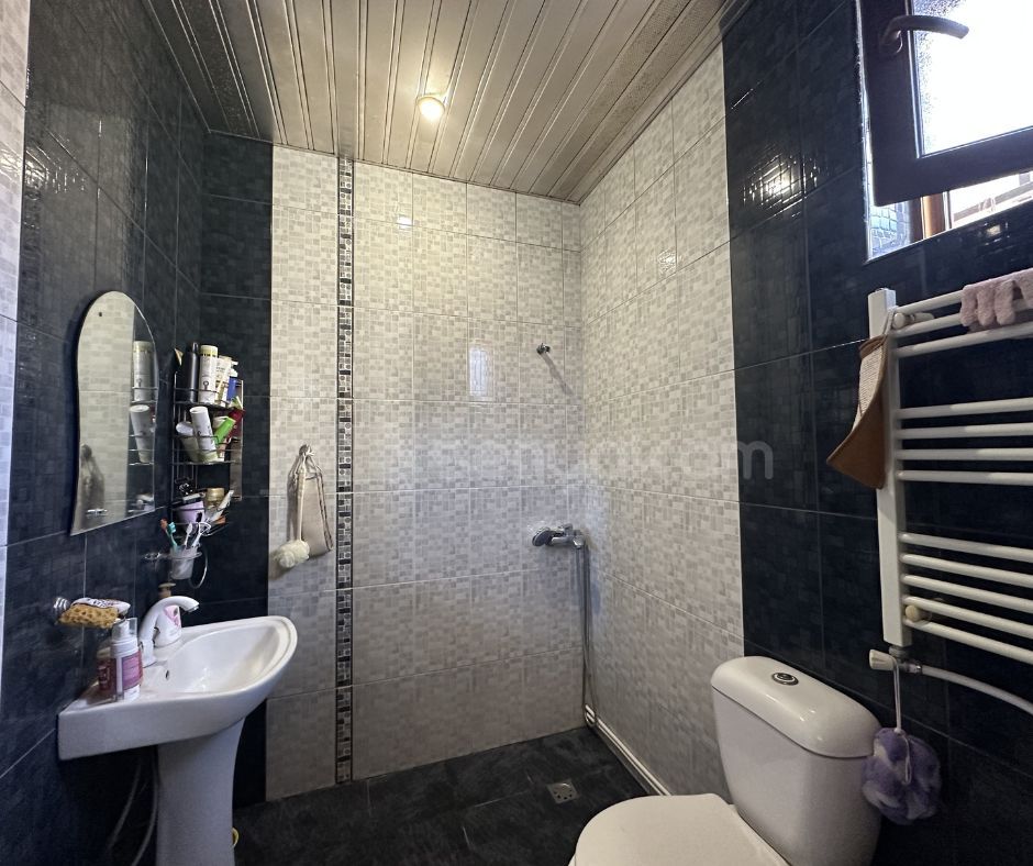 4 Սենյականոց Բնակարան Քարե Շենքում, 113քմ, 1/4 հարկ, Կապիտալ Վերանորոգված