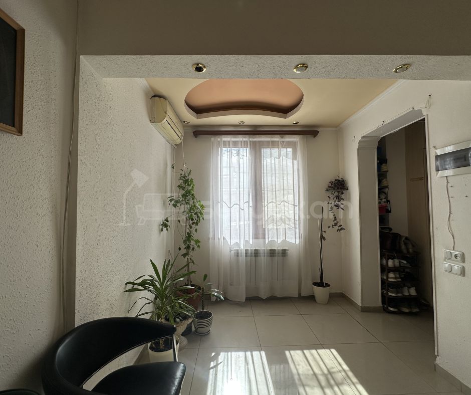 4 Սենյականոց Բնակարան Քարե Շենքում, 113քմ, 1/4 հարկ, Կապիտալ Վերանորոգված