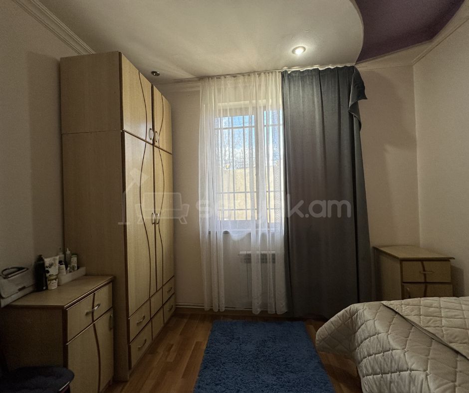 4 Սենյականոց Բնակարան Քարե Շենքում, 113քմ, 1/4 հարկ, Կապիտալ Վերանորոգված