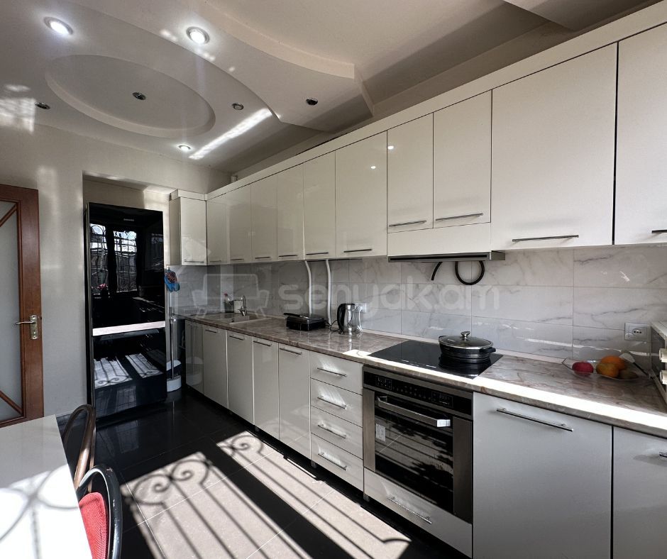 4 Սենյականոց Բնակարան Քարե Շենքում, 113քմ, 1/4 հարկ, Կապիտալ Վերանորոգված