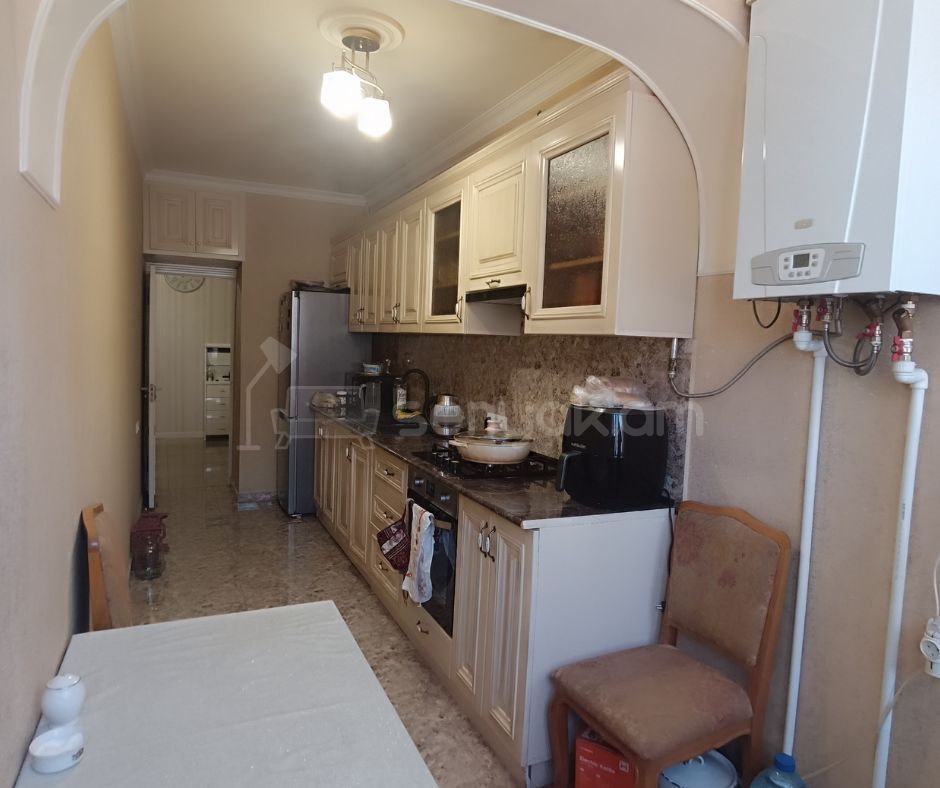 4 Սենյականոց Բնակարան Քարե Շենքում, 100քմ, 3/5 հարկ, Կոսմետիկ Վերանորոգված