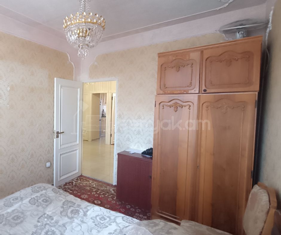 4 Սենյականոց Բնակարան Քարե Շենքում, 100քմ, 3/5 հարկ, Կոսմետիկ Վերանորոգված