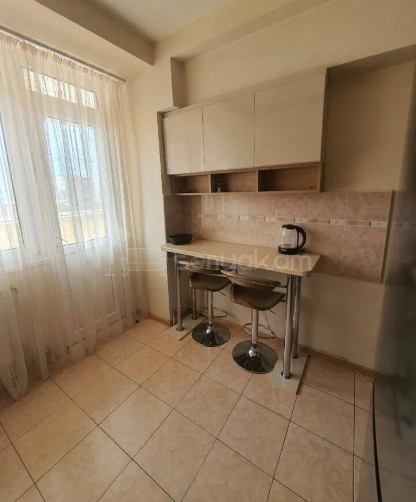 1 Սենյականոց Բնակարան, 45քմ, 9/10 հարկ, Դիզայներական Վերանորոգված, Կահավորված, Արևկող