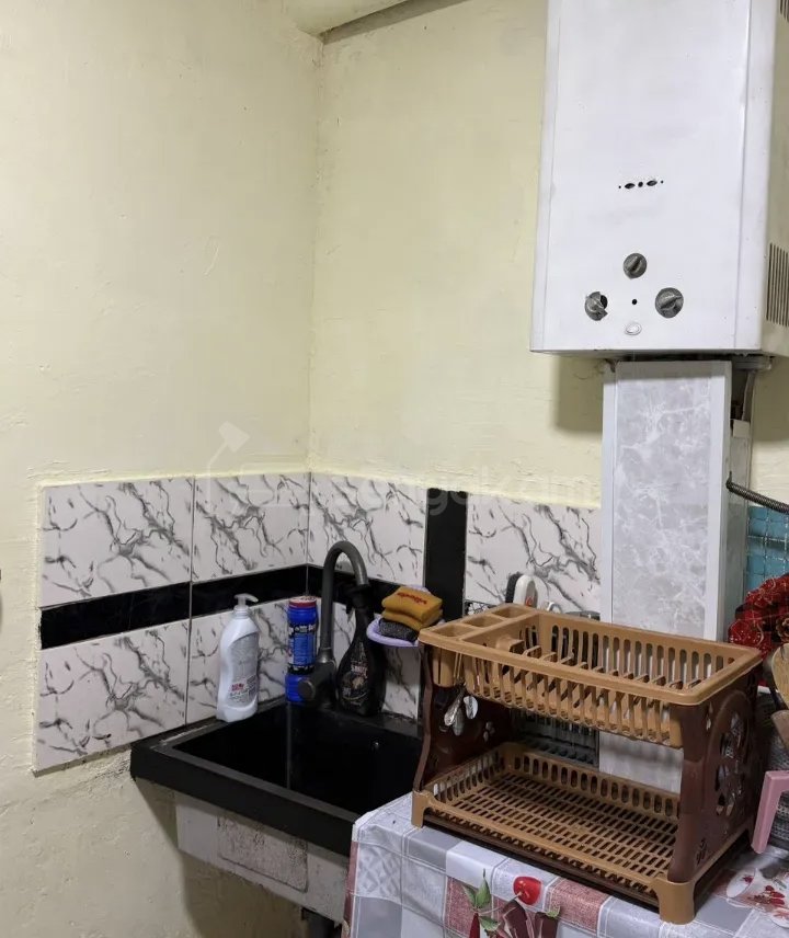 3 Սենյականոց Բնակարան Քարե Շենքում, 70քմ, 1/1 հարկ, Նորմալ Վիճակում, Կահավորված