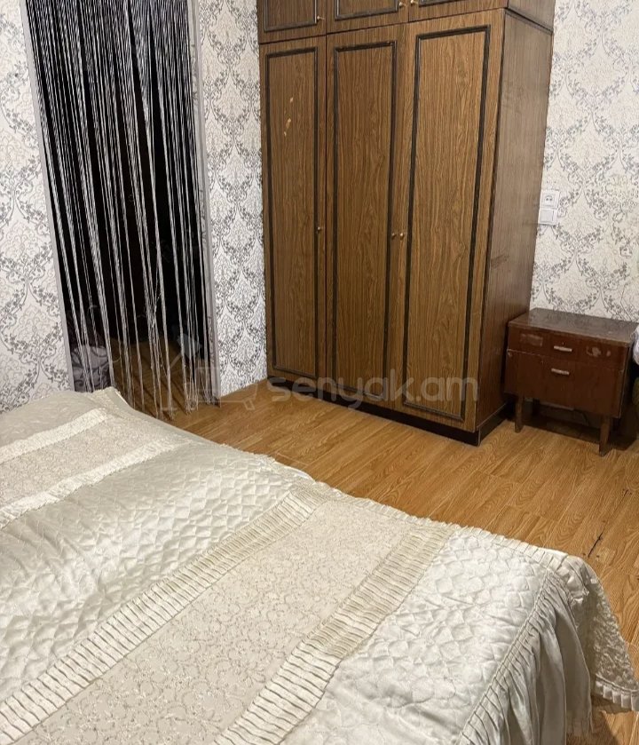 3 Սենյականոց Բնակարան Քարե Շենքում, 70քմ, 1/1 հարկ, Նորմալ Վիճակում, Կահավորված