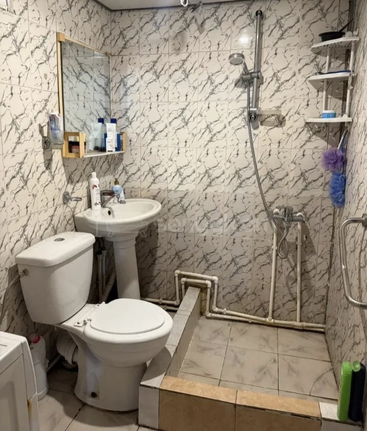 3 Սենյականոց Բնակարան Քարե Շենքում, 70քմ, 1/1 հարկ, Նորմալ Վիճակում, Կահավորված