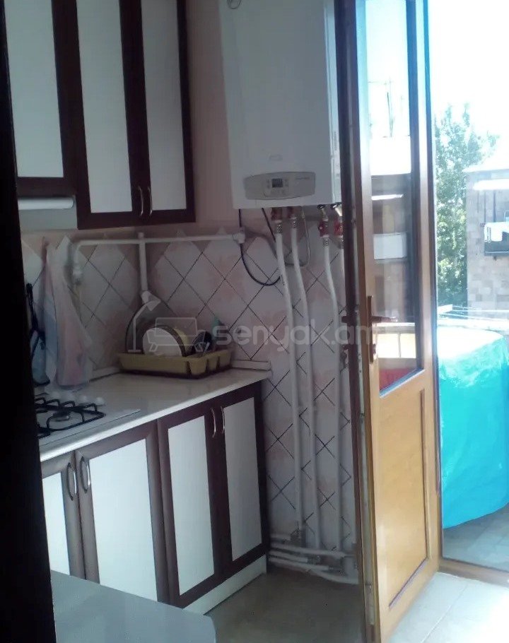 2 Սենյականոց Բնակարան Քարե Շենքում, 54քմ, 5/5 հարկ, Նորմալ Վիճակում