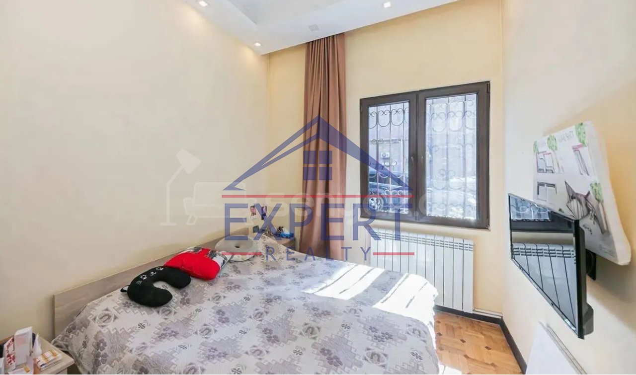 4 Սենյականոց Բնակարան Քարե Շենքում, 112քմ, 1/4 հարկ, Դիզայներական Վերանորոգված