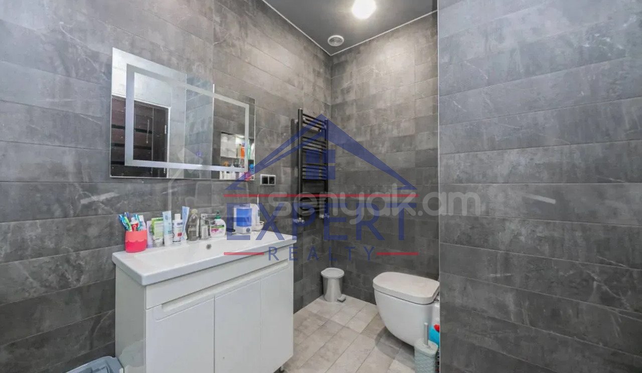 4 Սենյականոց Բնակարան Քարե Շենքում, 112քմ, 1/4 հարկ, Դիզայներական Վերանորոգված