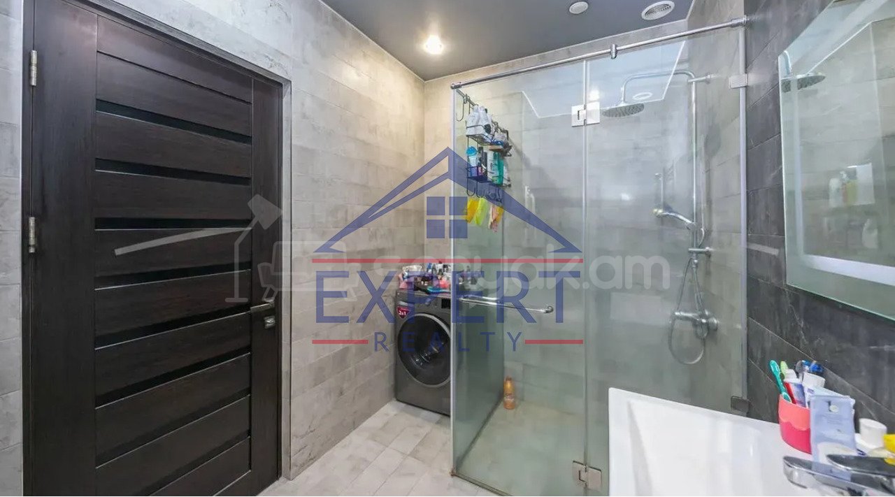 4 Սենյականոց Բնակարան Քարե Շենքում, 112քմ, 1/4 հարկ, Դիզայներական Վերանորոգված