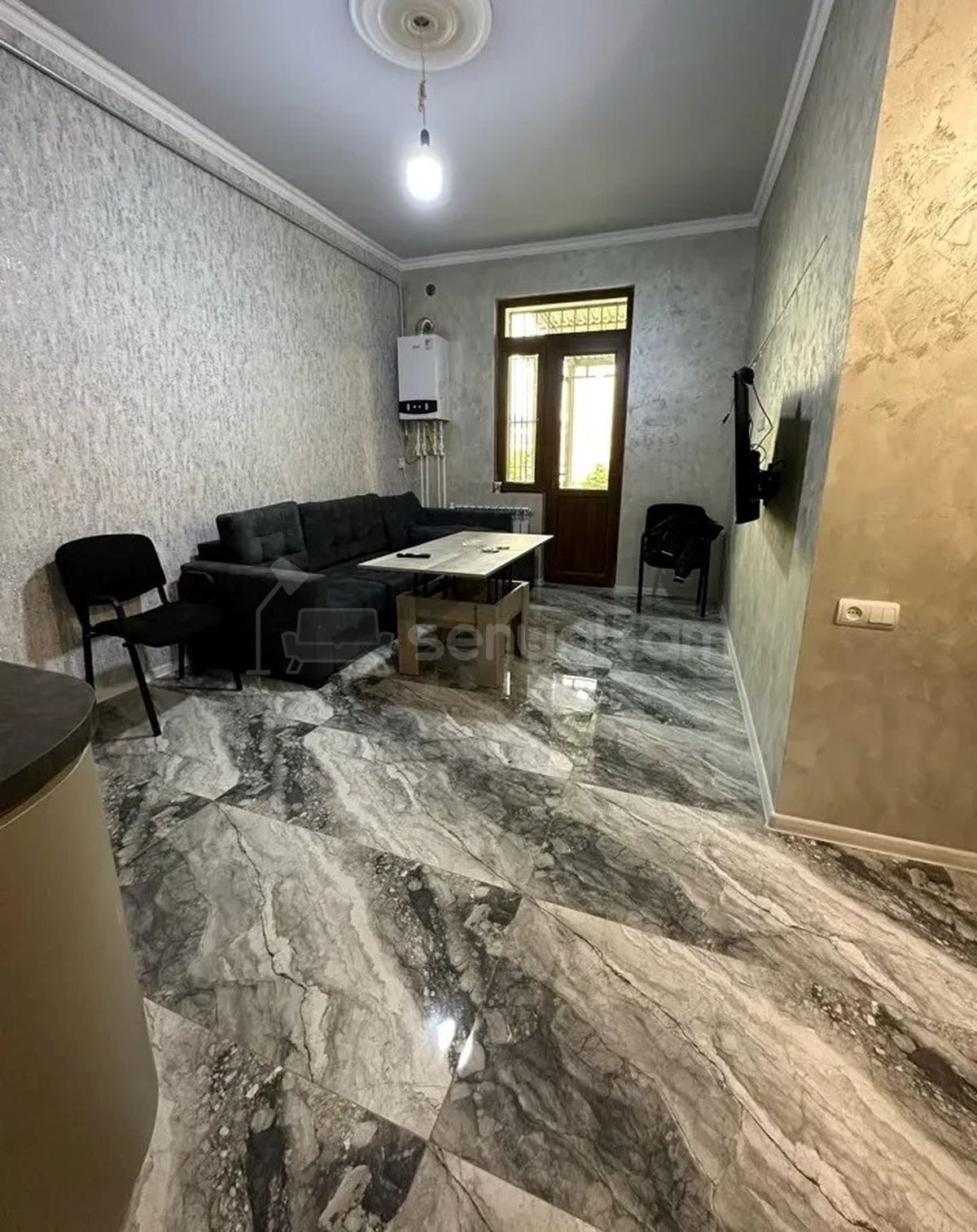 2 Սենյականոց Բնակարան Քարե Շենքում, 80քմ, 1/4 հարկ, Կապիտալ Վերանորոգված