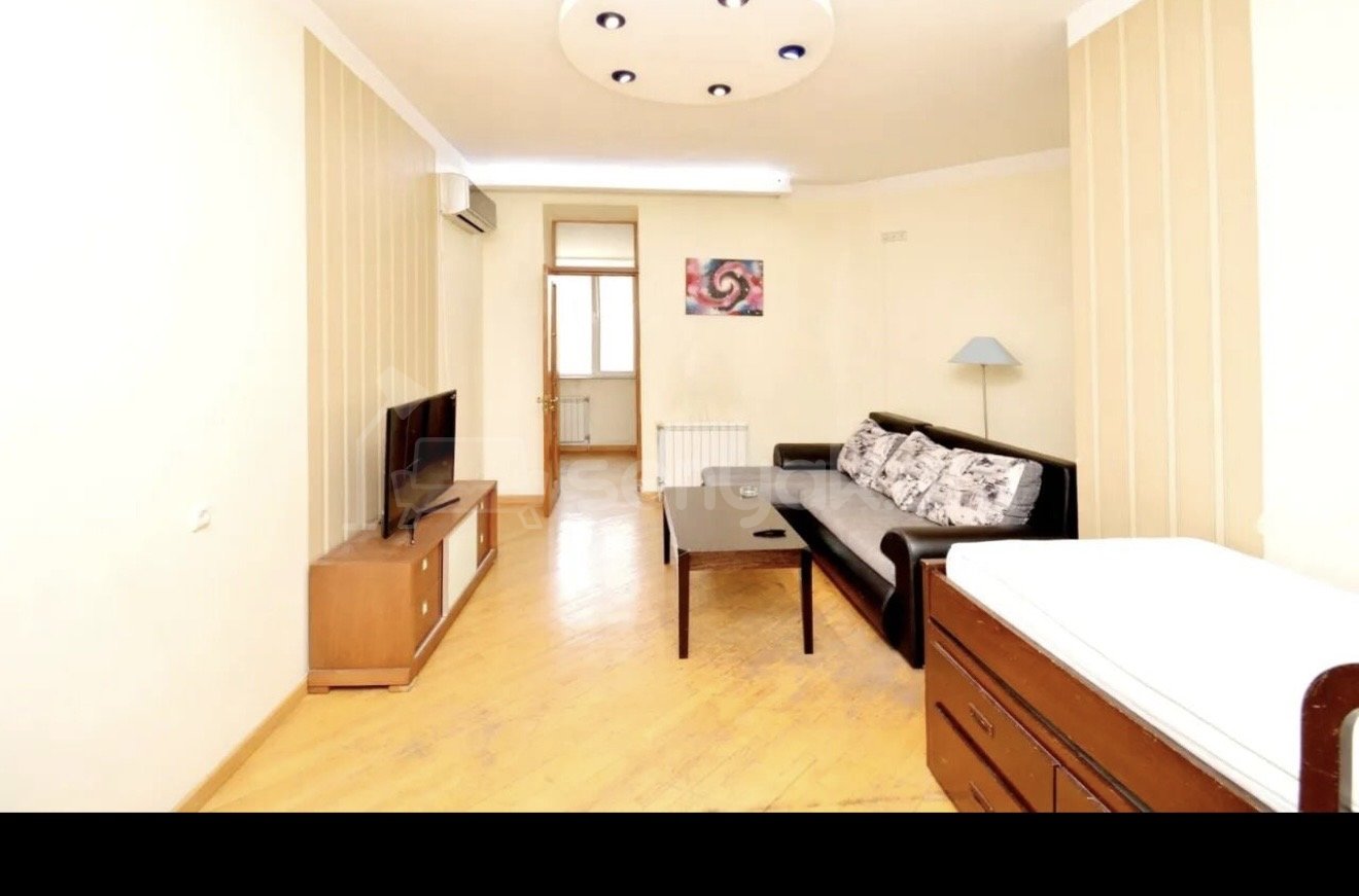 2 Սենյականոց Բնակարան Քարե Շենքում, 68քմ, 4/5 հարկ, Կապիտալ Վերանորոգված