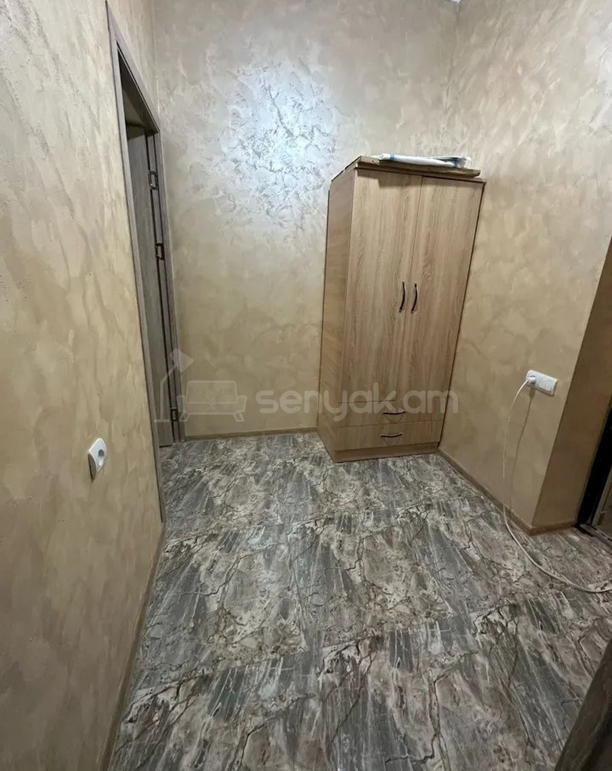 2 Սենյականոց Բնակարան Քարե Շենքում, 80քմ, 1/4 հարկ, Կապիտալ Վերանորոգված