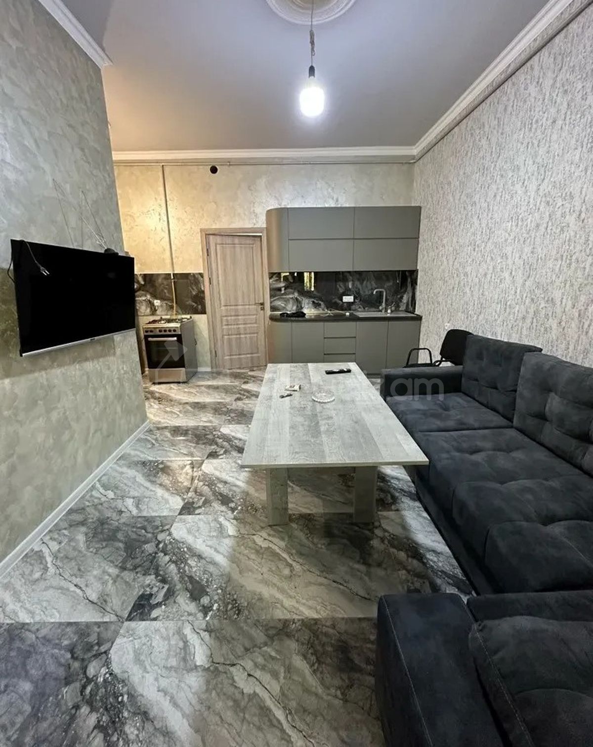 2 Սենյականոց Բնակարան Քարե Շենքում, 80քմ, 1/4 հարկ, Կապիտալ Վերանորոգված