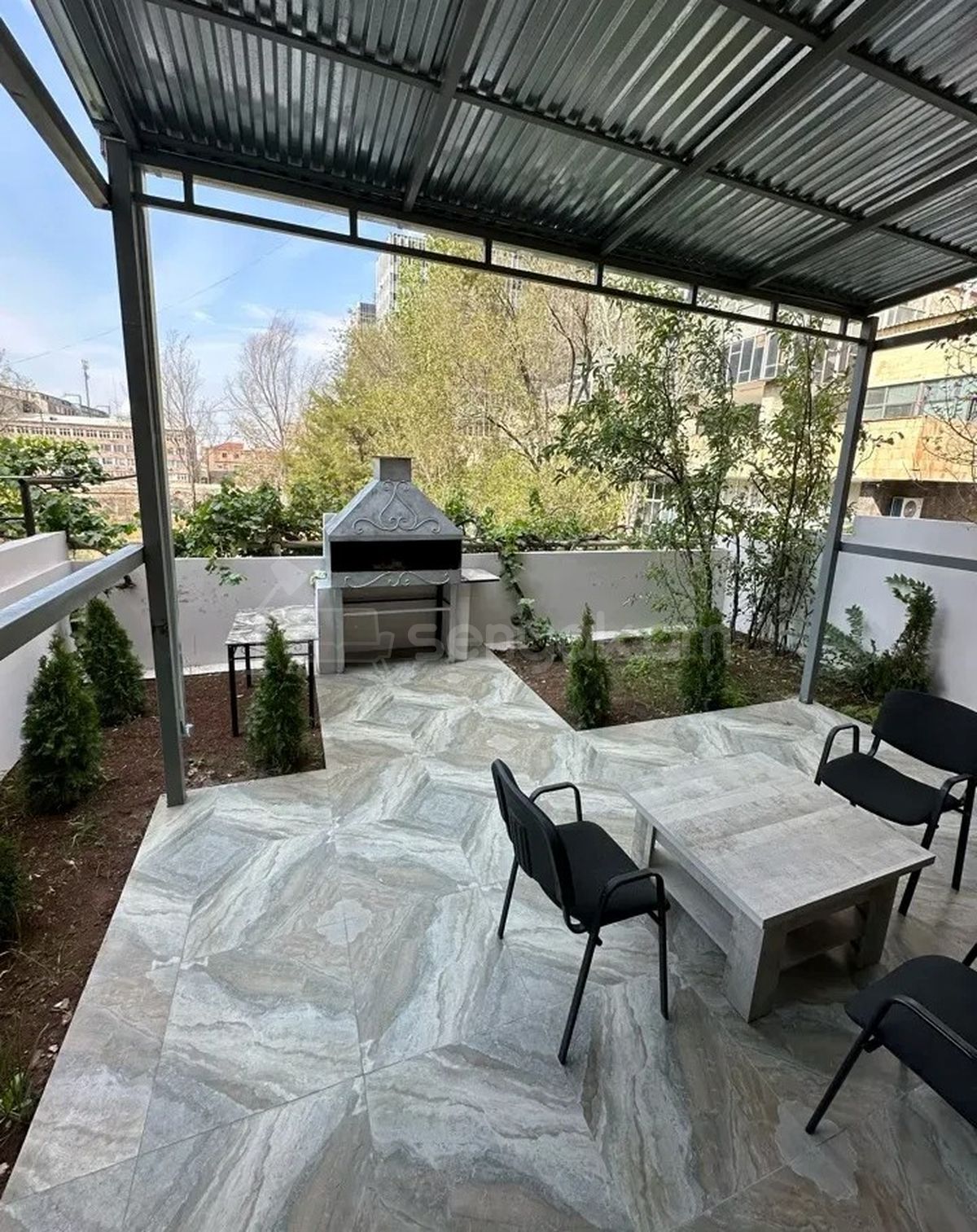 2 Սենյականոց Բնակարան Քարե Շենքում, 80քմ, 1/4 հարկ, Կապիտալ Վերանորոգված