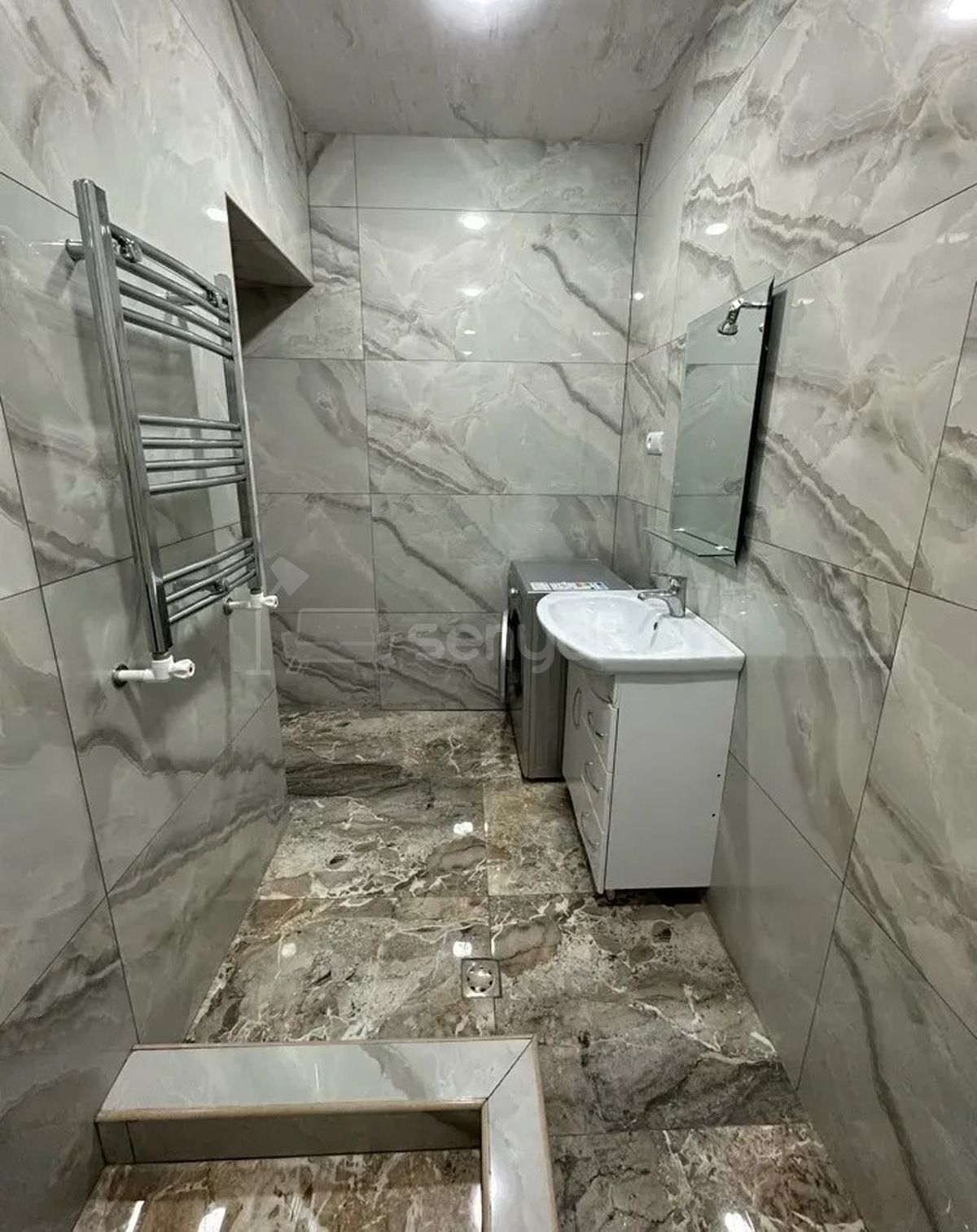 2 Սենյականոց Բնակարան Քարե Շենքում, 80քմ, 1/4 հարկ, Կապիտալ Վերանորոգված