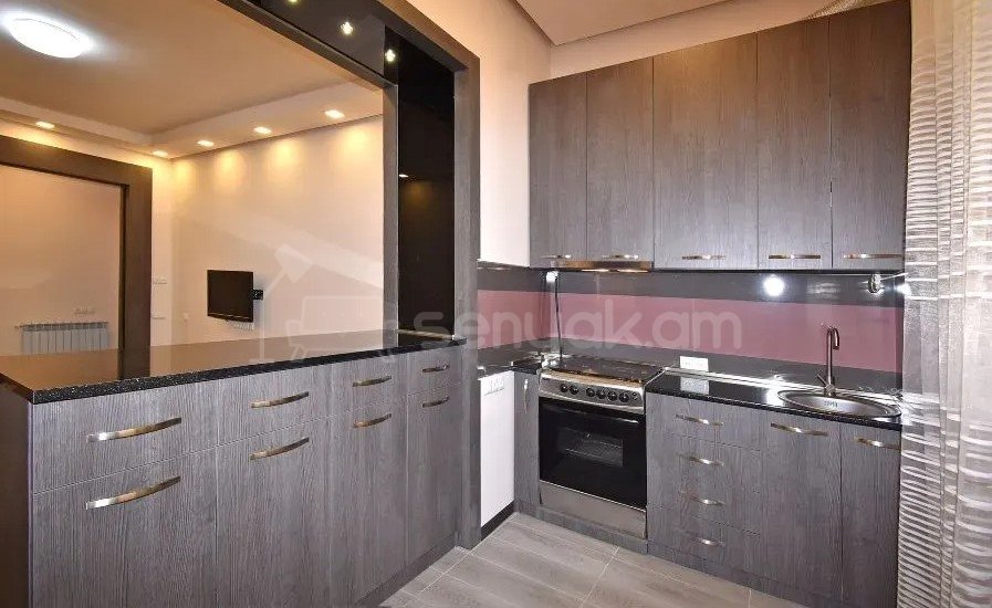 2 Սենյականոց Բնակարան Քարե Շենքում, 61քմ, 1/5 հարկ, Կապիտալ Վերանորոգված