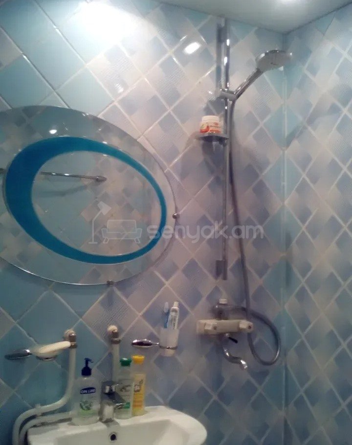 2 Սենյականոց Բնակարան Քարե Շենքում, 54քմ, 5/5 հարկ, Նորմալ Վիճակում