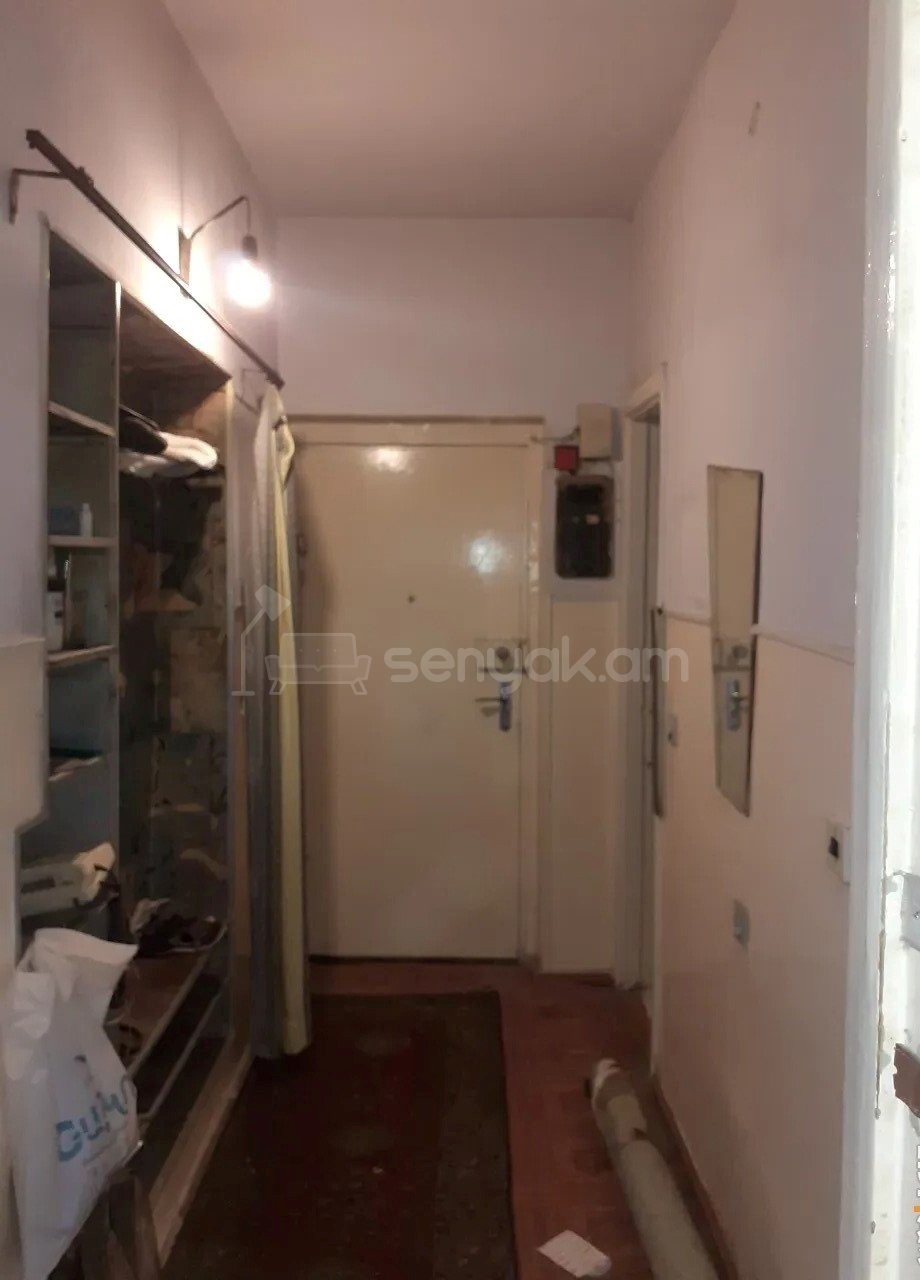 2 Սենյականոց Բնակարան Քարե Շենքում, 60քմ, 5/5 հարկ, Պետական Վիճակում