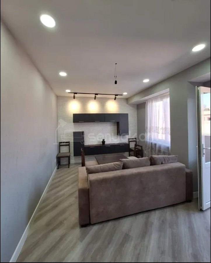 2 Սենյականոց Բնակարան, 40քմ, 9/9 հարկ, Դիզայներական Վերանորոգված, Կահավորված