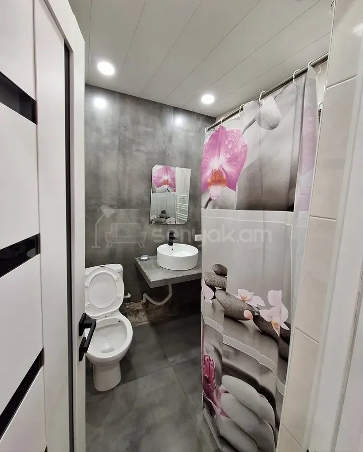 2 Սենյականոց Բնակարան, 40քմ, 9/9 հարկ, Դիզայներական Վերանորոգված, Կահավորված