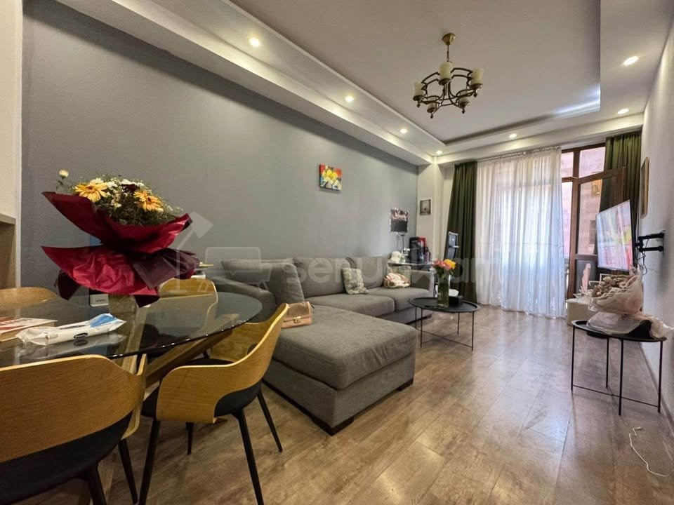 2 Սենյականոց Բնակարան, 40քմ, 6/8 հարկ, Կապիտալ Վերանորոգված