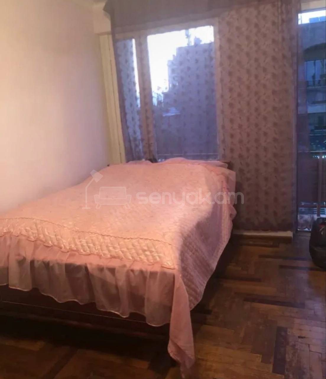 3 Սենյականոց Բնակարան Քարե Շենքում, 70քմ, 5/5 հարկ, Նորմալ Վիճակում