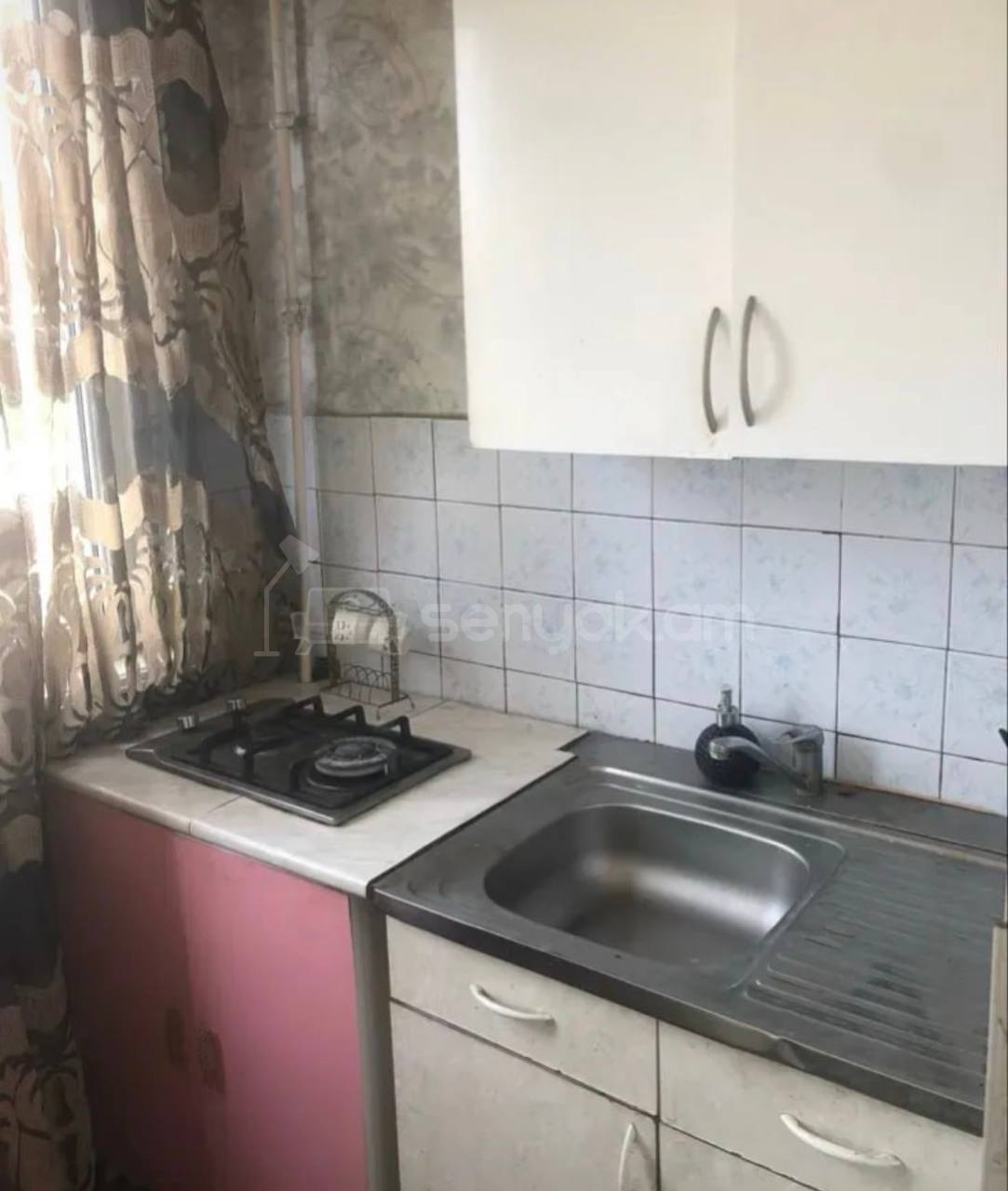 3 Սենյականոց Բնակարան Քարե Շենքում, 70քմ, 5/5 հարկ, Նորմալ Վիճակում