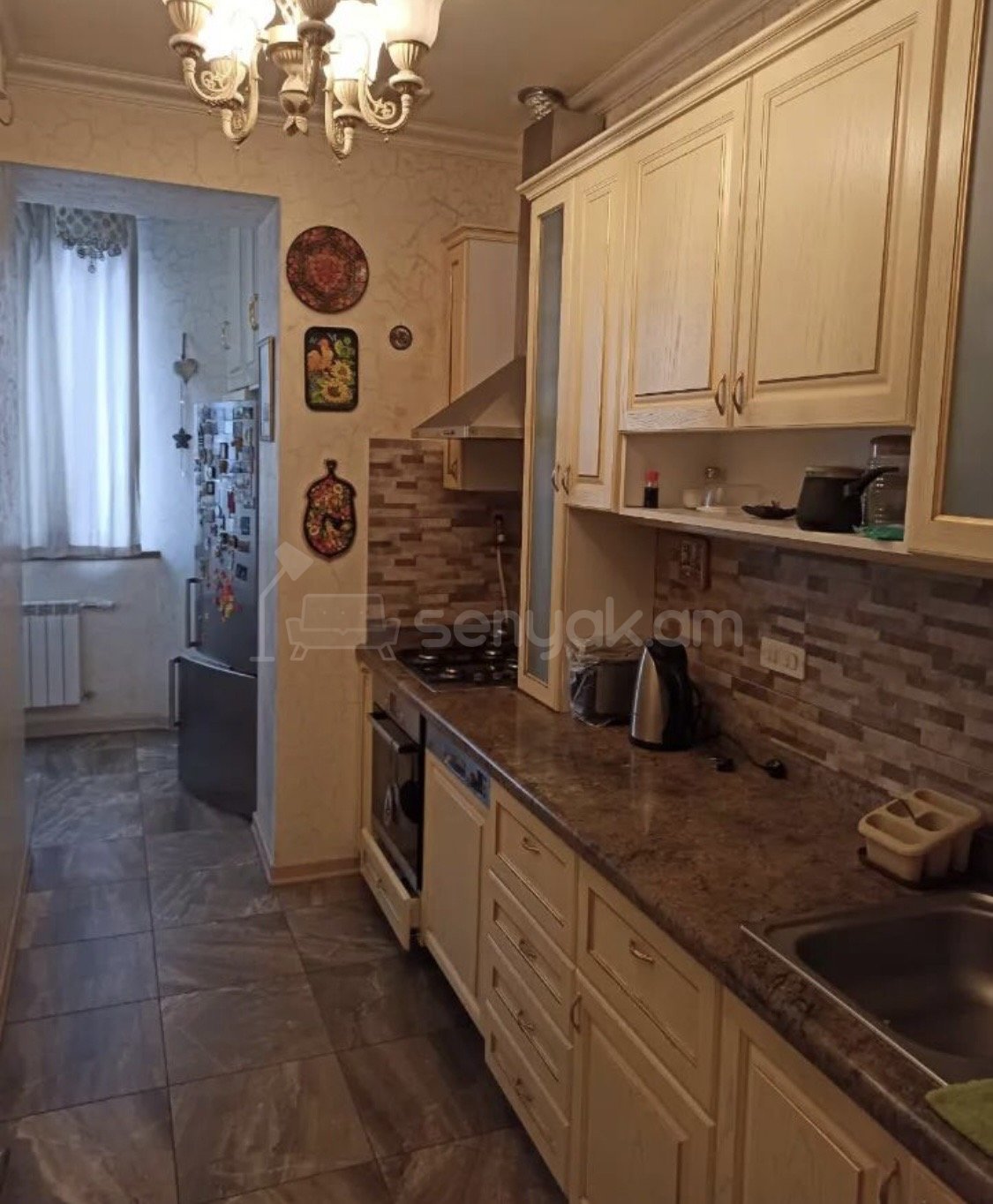 3 Սենյականոց Բնակարան Քարե Շենքում, 90քմ, 5/5 հարկ, Դիզայներական Վերանորոգված