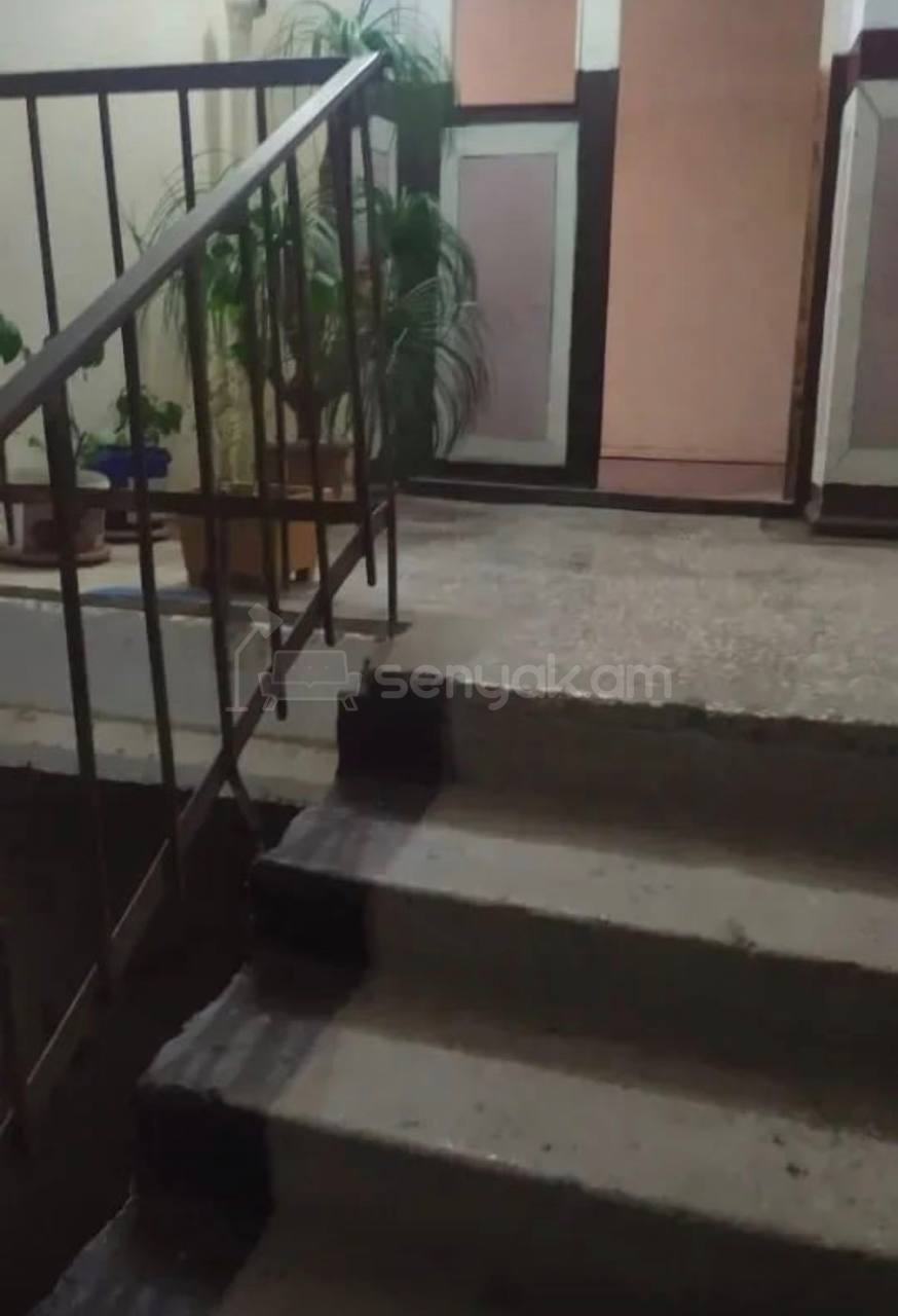 3 Սենյականոց Բնակարան Քարե Շենքում, 35քմ, 5/5 հարկ, Կապիտալ Վերանորոգված