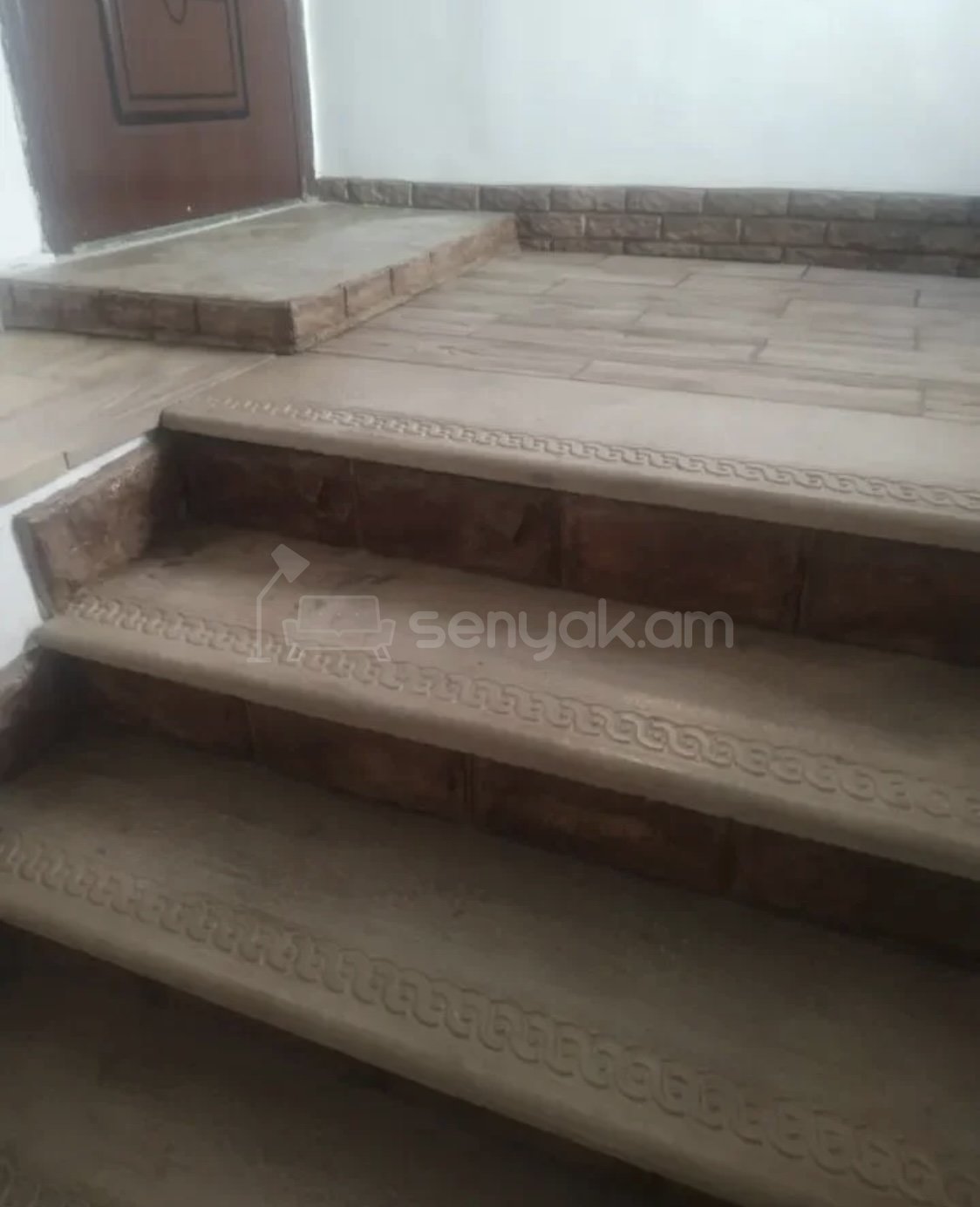 3 Սենյականոց Բնակարան Քարե Շենքում, 80քմ, 2/2 հարկ, Դիզայներական Վերանորոգված