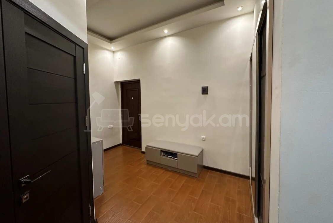 3 Սենյականոց Բնակարան Քարե Շենքում, 80քմ, 2/2 հարկ, Դիզայներական Վերանորոգված