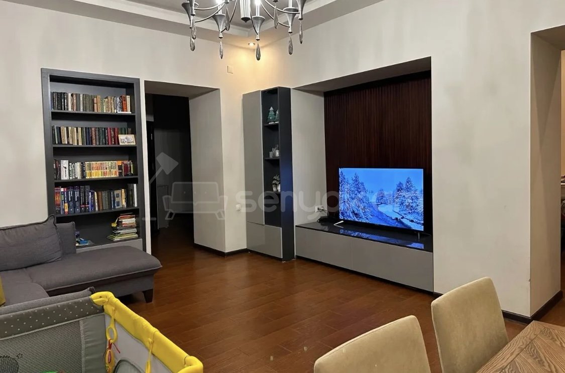 3 Սենյականոց Բնակարան Քարե Շենքում, 80քմ, 2/2 հարկ, Դիզայներական Վերանորոգված