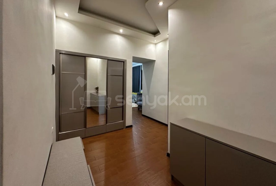 3 Սենյականոց Բնակարան Քարե Շենքում, 80քմ, 2/2 հարկ, Դիզայներական Վերանորոգված