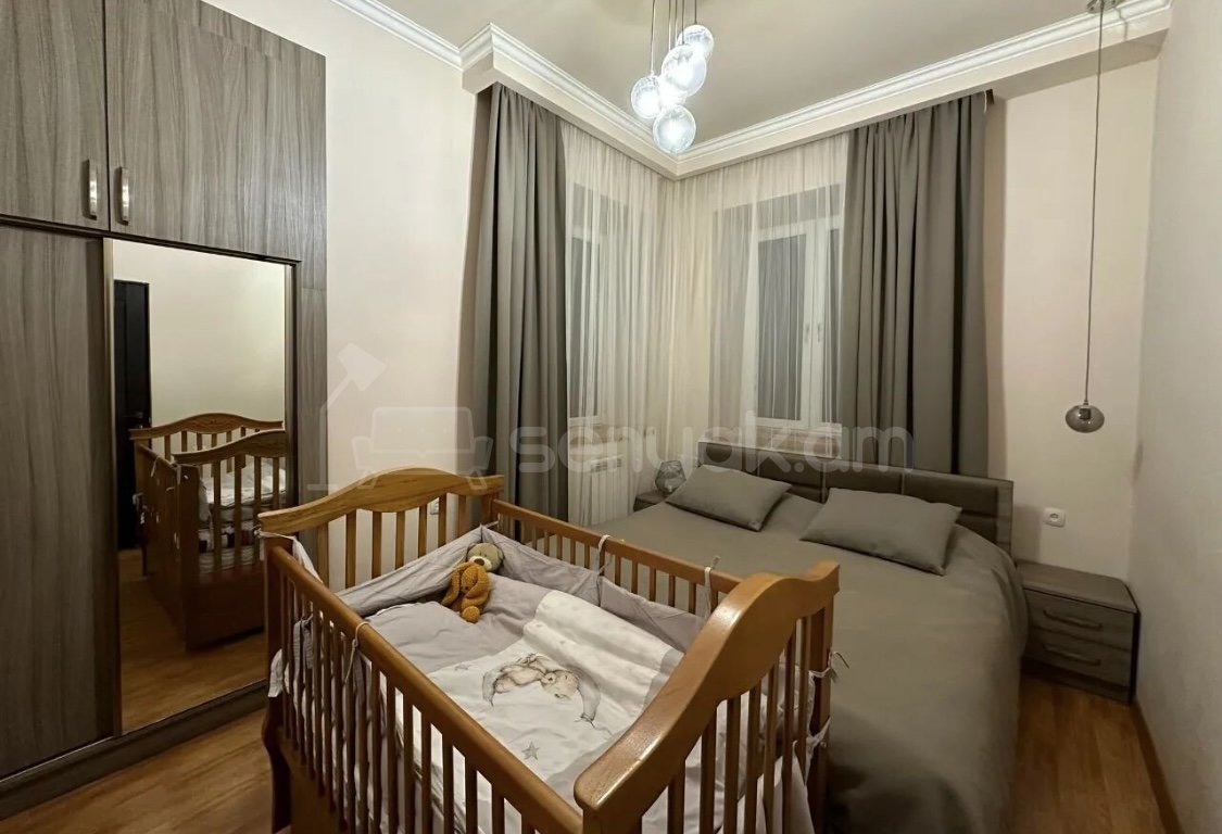 3 Սենյականոց Բնակարան Քարե Շենքում, 80քմ, 2/2 հարկ, Դիզայներական Վերանորոգված