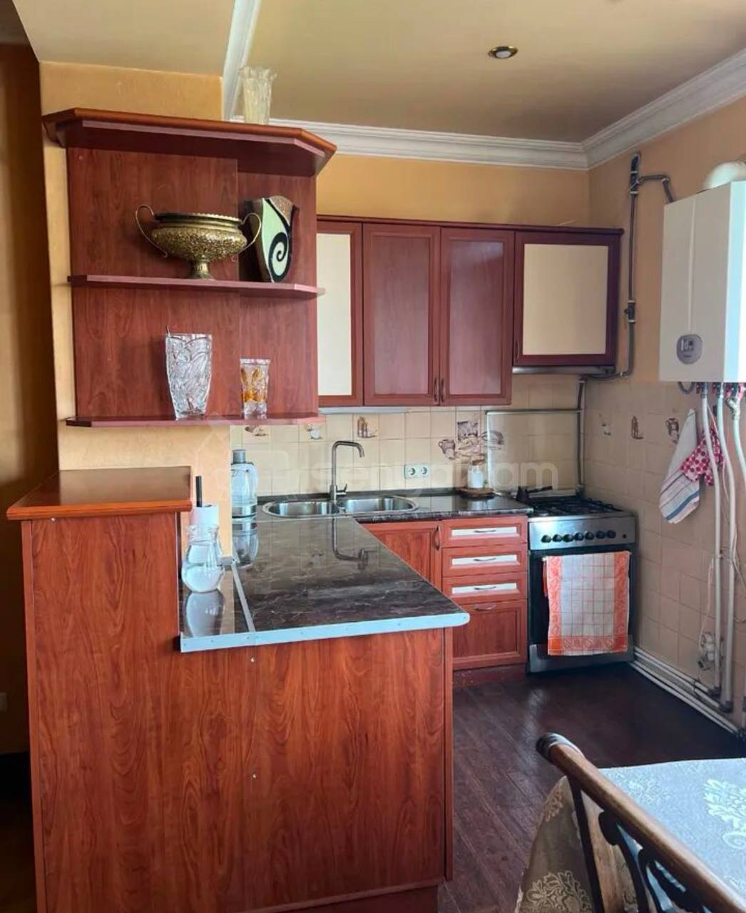 3 Սենյականոց Բնակարան Քարե Շենքում, 85քմ, 5/5 հարկ, Կապիտալ Վերանորոգված, Կահավորված, Արևկող