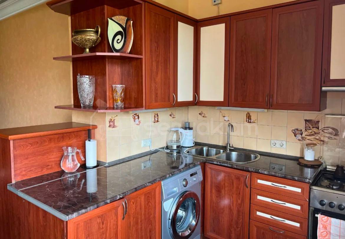 3 Սենյականոց Բնակարան Քարե Շենքում, 85քմ, 5/5 հարկ, Կապիտալ Վերանորոգված, Կահավորված, Արևկող